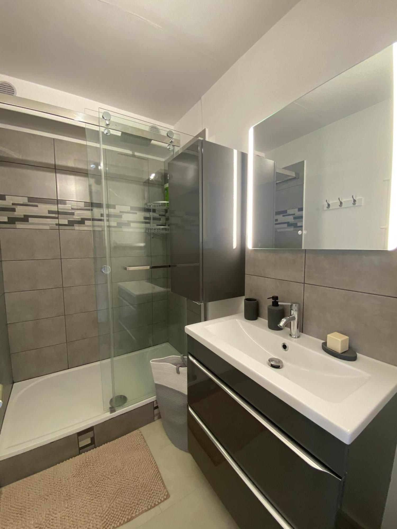 Etablissement 3 Etoiles Avec Ascenseur, 3 Appartements Lumineux Vue Port Avec Balcon, 200M De La Mer, Wifi Fibre, Tous Service Inclus Dieppe Kültér fotó